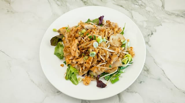 ST9 Kua Kai (Chicken Stir-Fried Noodles)